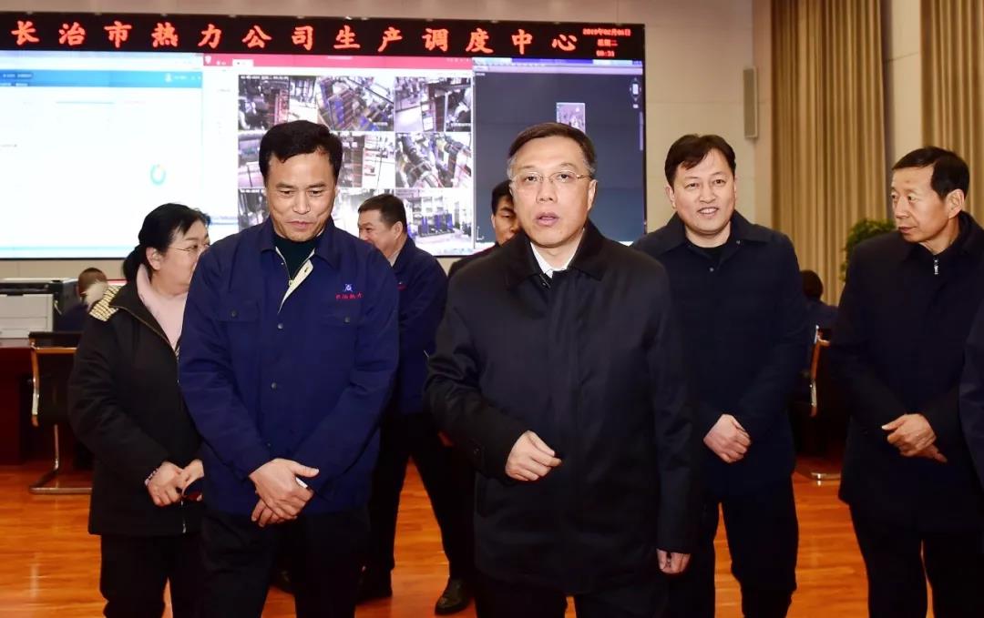 市委副書(shū)記、市長(zhǎng)楊勤榮一行走進(jìn)供熱公司，親切看望春節(jié)期間堅(jiān)守崗位的供熱職工，向他們致以新春的祝福和誠(chéng)摯謝意。